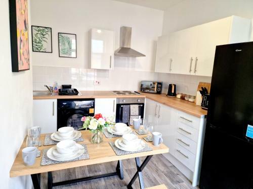 Burnley Terraced House By Bevolve - Free Parking