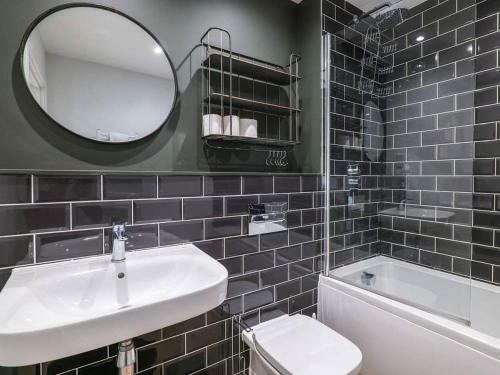 67 Brickworks Uk35628