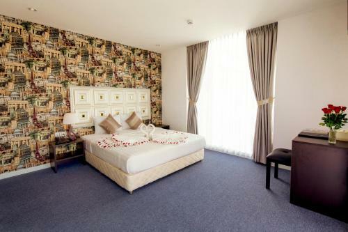 Golden Crown Hotel