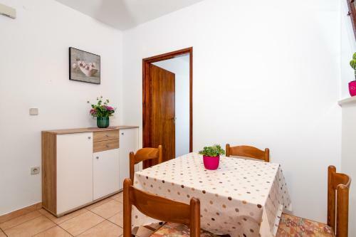 Apartment Slavica With Private Balcony And Parking Lot