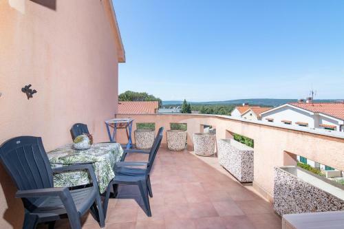 Apartment Slavica With Private Balcony And Parking Lot