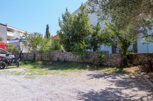 Apartment Slavica With Private Balcony And Parking Lot
