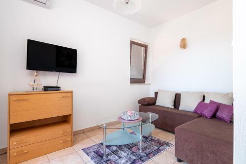 Apartment Slavica With Private Balcony And Parking Lot