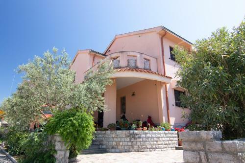 Apartment Slavica With Private Balcony And Parking Lot