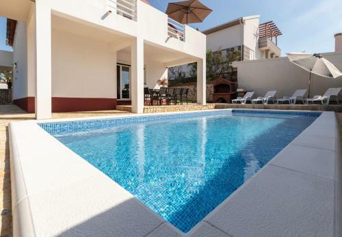 Holiday Home Dali - With Pool
