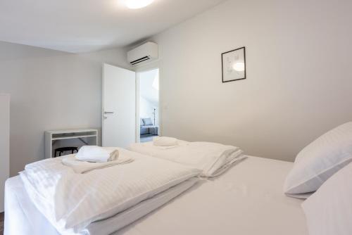 Luxury Apartments Lovorka 3 & 4***/****