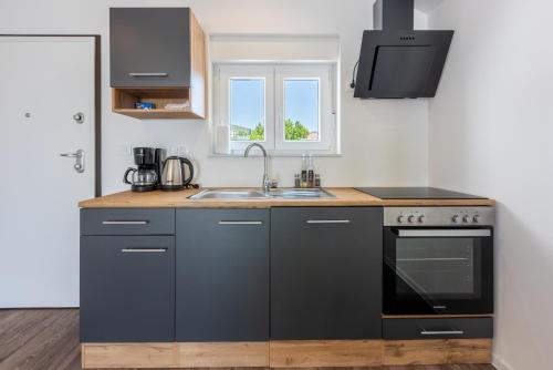 Luxury Apartments Lovorka 3 & 4***/****