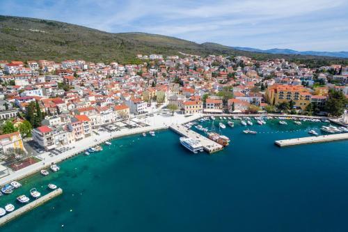 Luxury Apartments Lovorka 3 & 4***/****
