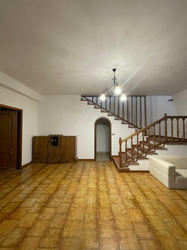 Villa Indipendente Con Giardino
