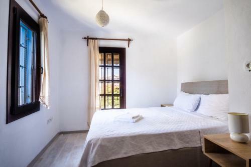 Astonishing Villa With Pool Near Tilkicik Bay