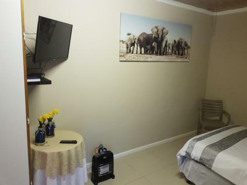 Hostal At Cheryl's Guesthouse