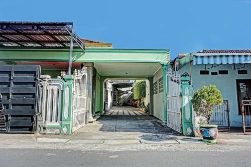 Hotel Oyo 91502 Kost Bu Lilies Syariah