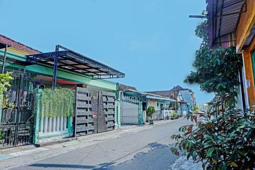 Hotel Oyo 91502 Kost Bu Lilies Syariah