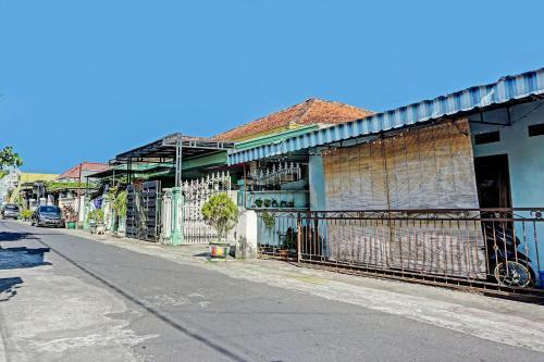 Hotel Oyo 91502 Kost Bu Lilies Syariah