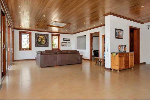 Large 5 Bedroom Seaview Pool Villa