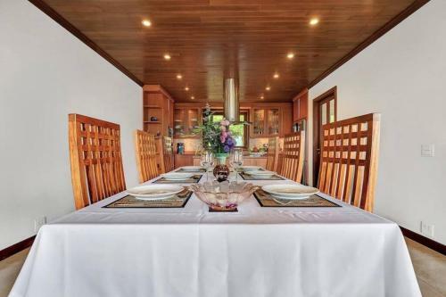 Large 5 Bedroom Seaview Pool Villa