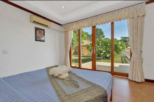 Large 5 Bedroom Seaview Pool Villa
