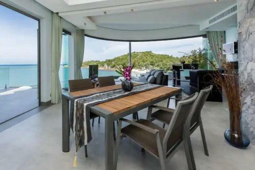 Modern 2 Bedroom Seaview Villa Comet
