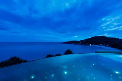 Modern 2 Bedroom Seaview Villa Comet