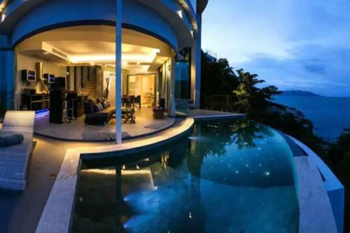 Modern 2 Bedroom Seaview Villa Comet