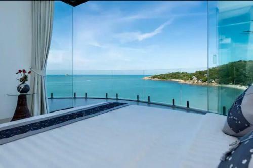 Modern 2 Bedroom Seaview Villa Comet