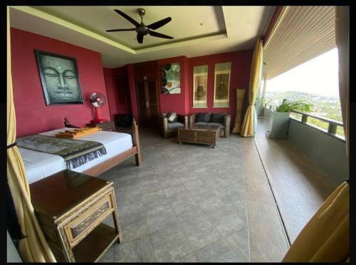Breathtaking 6 Bedroom Seaview Villa