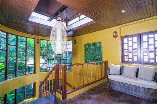 Breathtaking 6 Bedroom Seaview Villa