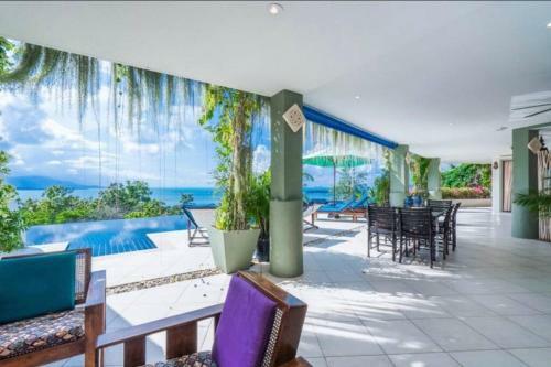 Breathtaking 6 Bedroom Seaview Villa