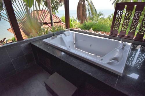 3 Bedroom Beach Front Villa 5 With 2 Pools (p3)