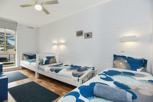 Dolphins Beachfront Apartment No 7 - A View To Remember