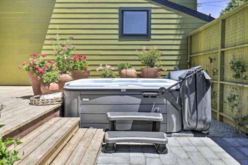Contemporary Sonoma Abode With Private Hot Tub