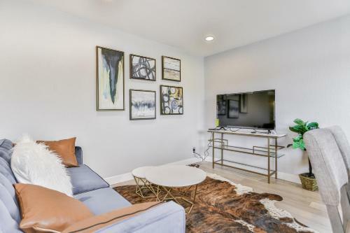 @ Marbella Lane - 3br Stunning Home Pool Table
