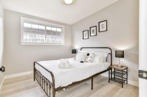 @ Marbella Lane - 3br Stunning Home Pool Table