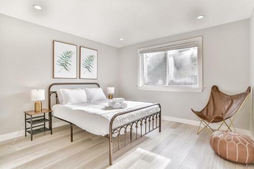 @ Marbella Lane - 3br Stunning Home Pool Table