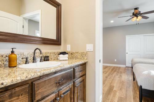 Gambel By Avantstayjtree Escape W Entertainers Yard, & Firepit, 3000sf