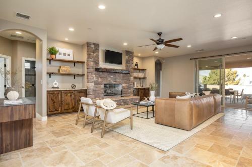 Gambel By Avantstayjtree Escape W Entertainers Yard, & Firepit, 3000sf
