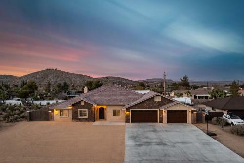 Gambel By Avantstayjtree Escape W Entertainers Yard, & Firepit, 3000sf
