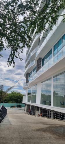 Apartamento Nuevo Y Hermoso Condo En Maritima Golf