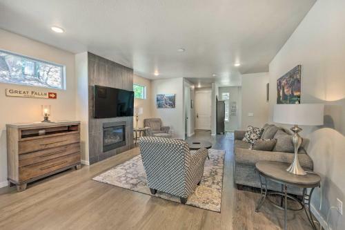 Luxe Colorado Springs Home Fireplace, Grill!