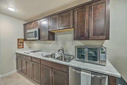 Luxe Colorado Springs Home Fireplace, Grill!