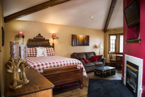 1 Bedroom Lovers Suite With Fireplace Dogs Ok