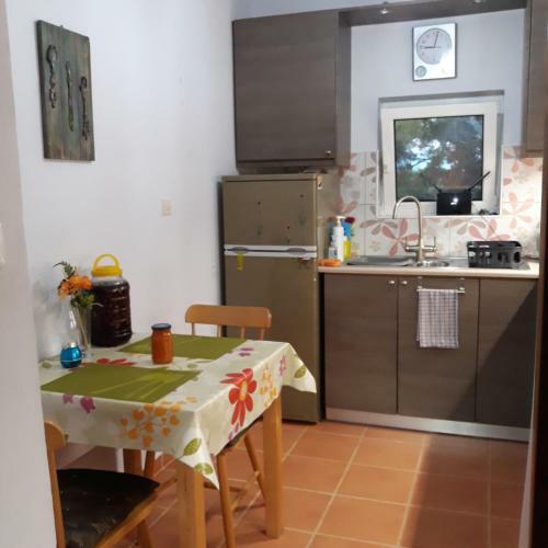Beautiful 2-bed Cottage In Chavriata Near 2 Beache