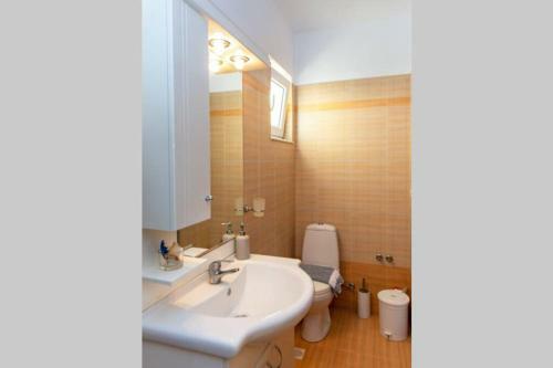 Manos Seaside Apartment *free Parking *a/c