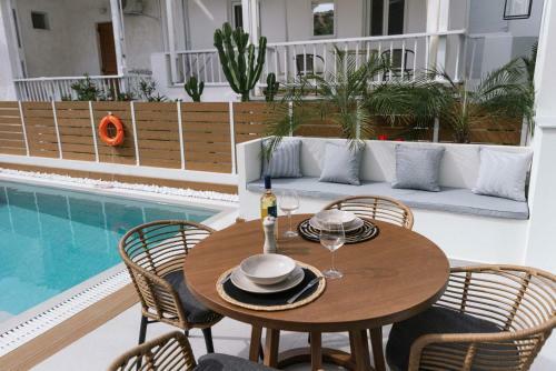 Villa White In Blue