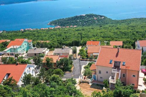 Sunny Apartment With Seaview