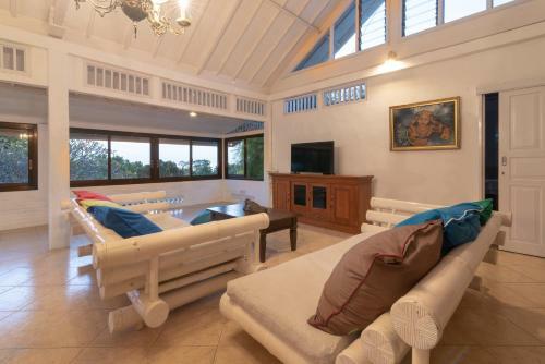 Villa Dinding Batu