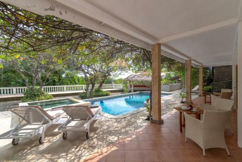 Villa Dinding Batu