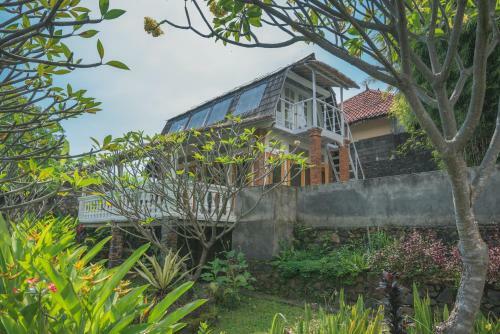 Villa Dinding Batu