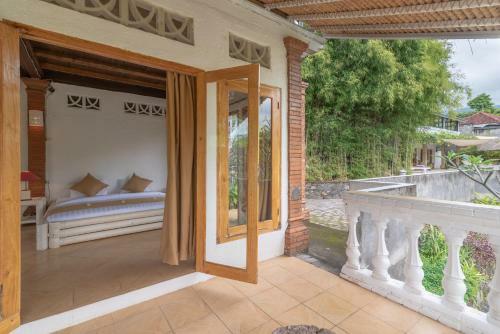Villa Dinding Batu