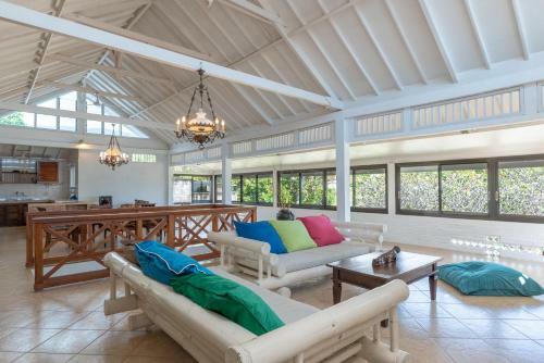 Villa Dinding Batu